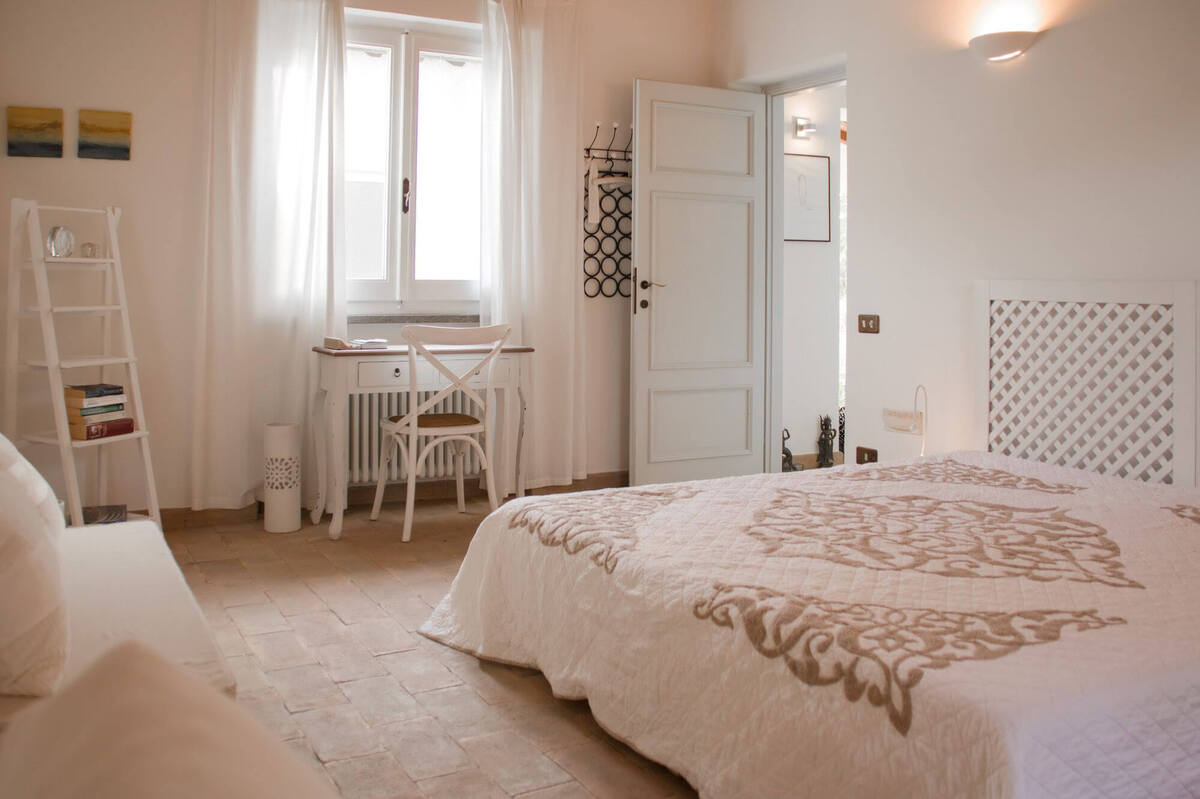Slaapkamer van de hoofdvilla La Montagnola Retreat 