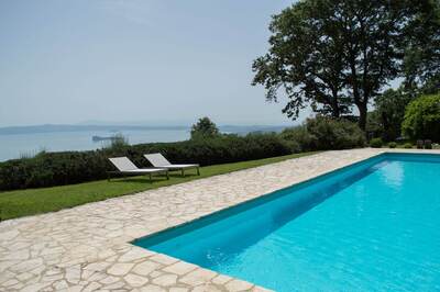 Heerlijk ontspannen tijdens de retreat week in Italië in het buitenzwembad